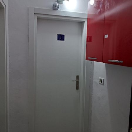 Downtown Boulevard Apartment With A Cute Balcony! 티라나 외부 사진